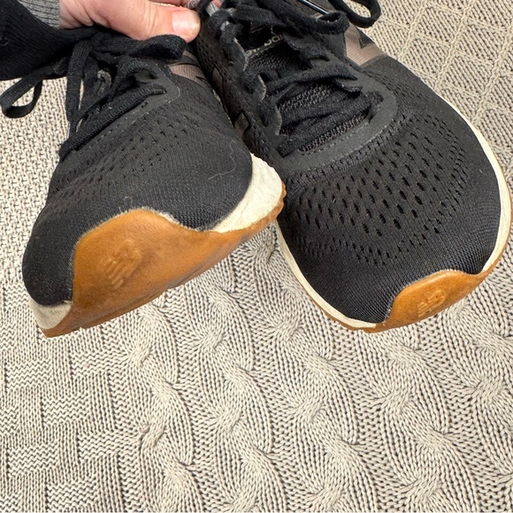 New Balance Women’s Fresh Foam Arishi with Gum Bottom Sneaker ~ 9 - Picture 6 of 10